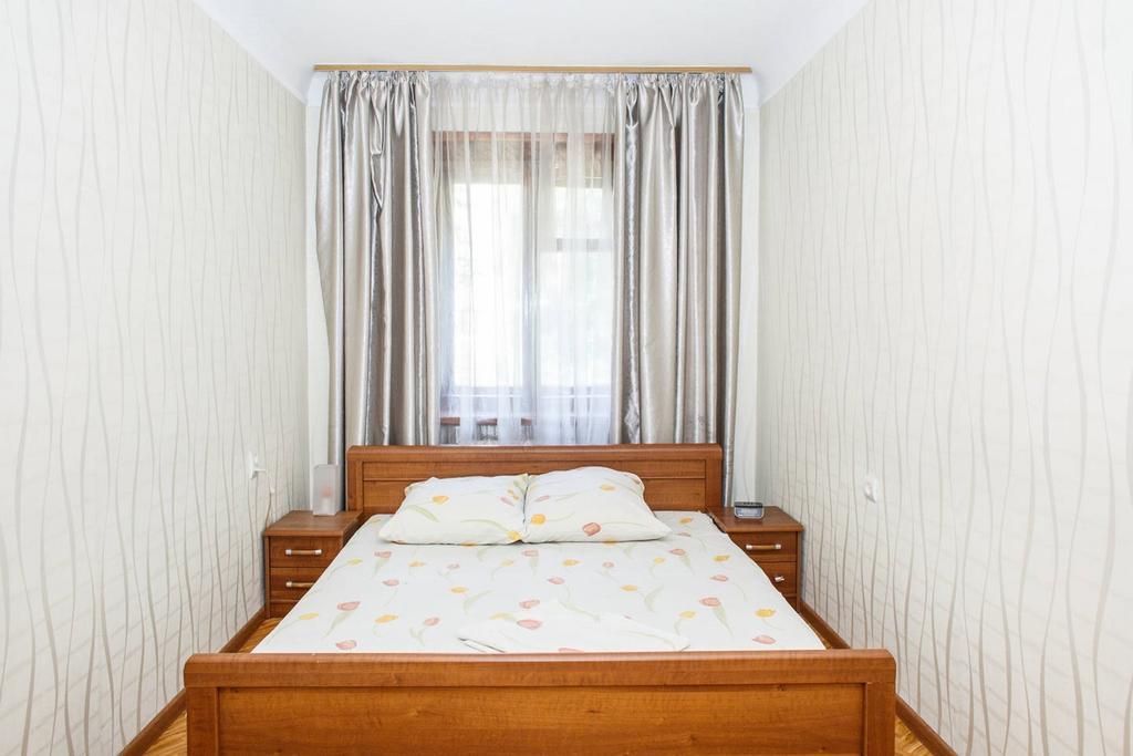 Apartment On Yatsenka Street Near Intourist Hotel Zaporizhia Εξωτερικό φωτογραφία